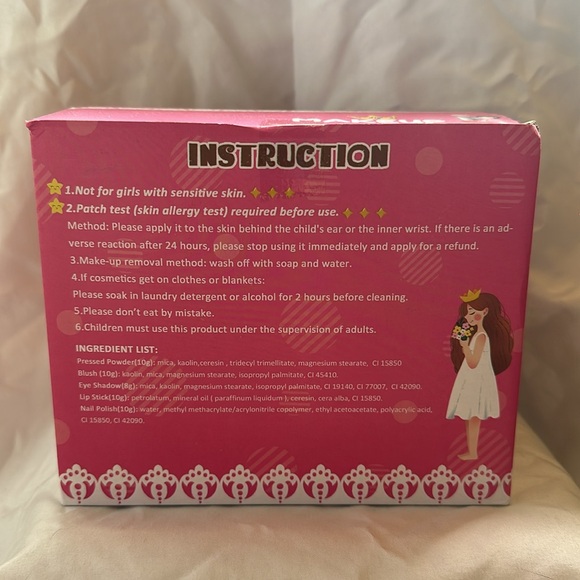 Makeup Toy Kit for 3+ with lots of accessories - Picture 6 of 8